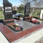 Как правильно ухаживать за памятником, чтобы он не потемнел со временем